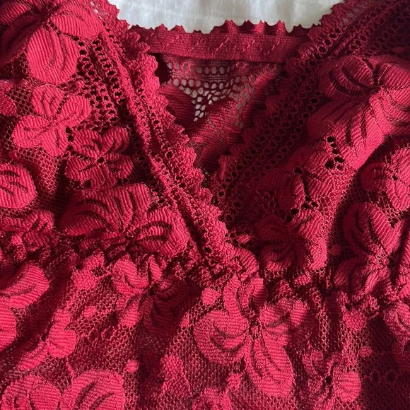 Red Lace Tank - Picture 3 of 3